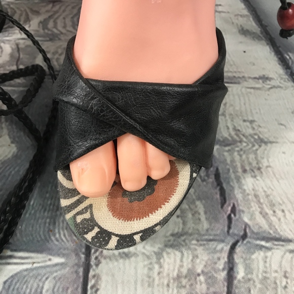 NA NA Leather Strappy Braid Heels Fabric Accent - Picture 5 of 8